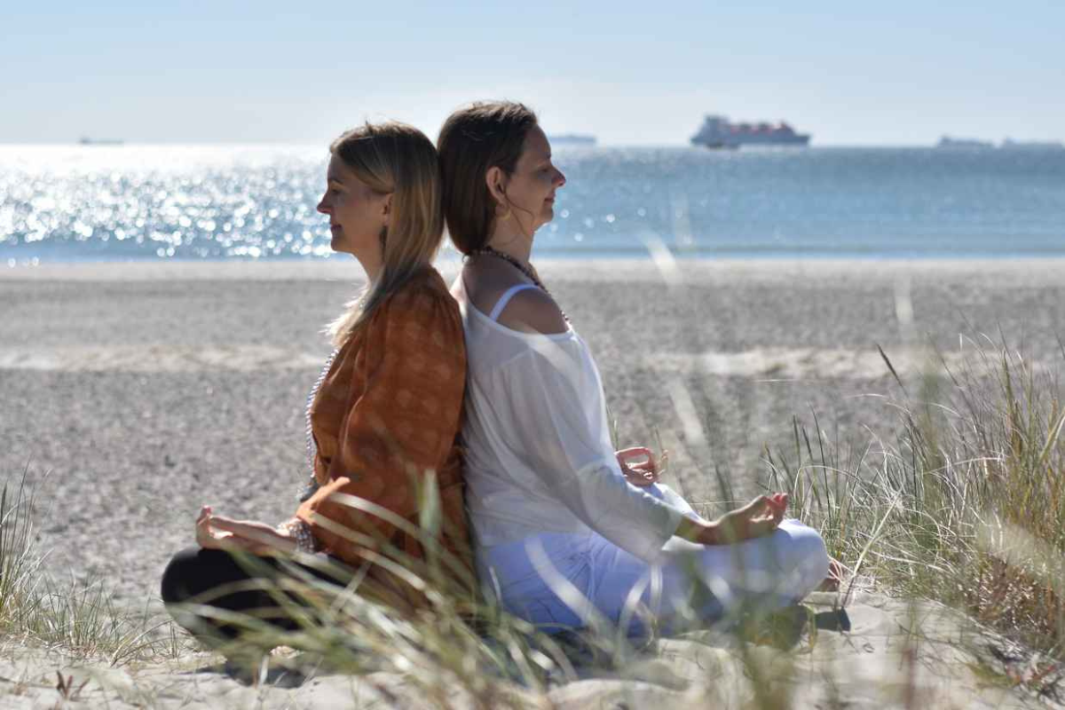 Lise og Helene (1200 × 800px) (4) Lise Bach og Helene Lysekilde fra Indre ro på Skagen strand